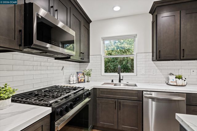 2027 Castro St, Martinez, CA 94553