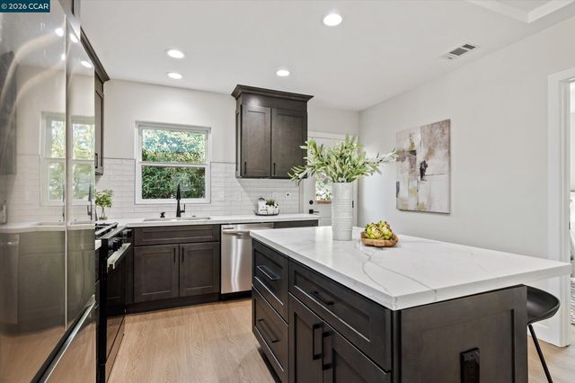 2027 Castro St, Martinez, CA 94553