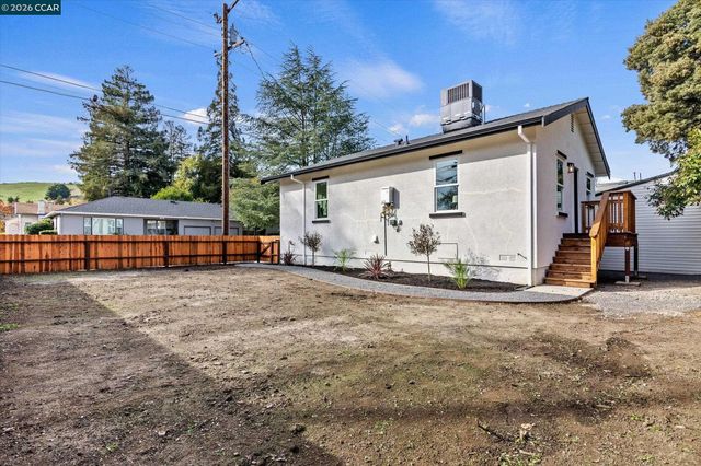 2027 Castro St, Martinez, CA 94553