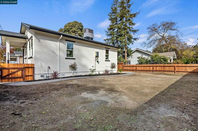 2027 Castro St, Martinez, CA 94553