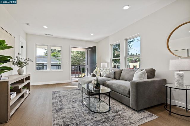 2027 Castro St, Martinez, CA 94553