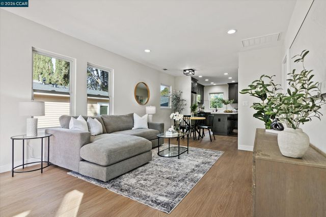 2027 Castro St, Martinez, CA 94553