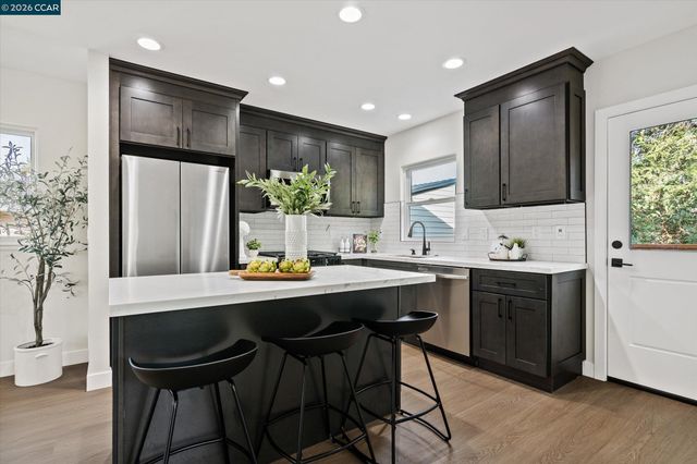 2027 Castro St, Martinez, CA 94553