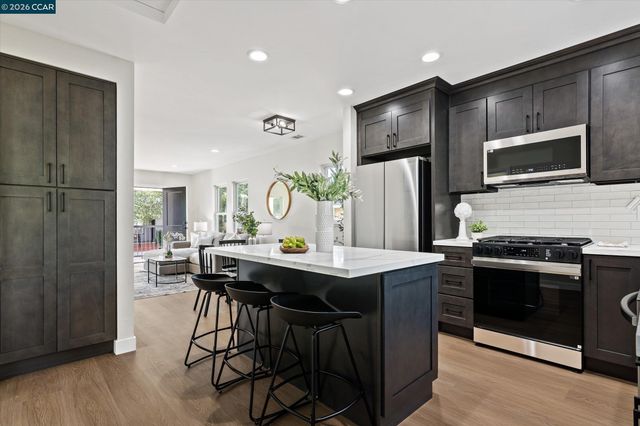 2027 Castro St, Martinez, CA 94553