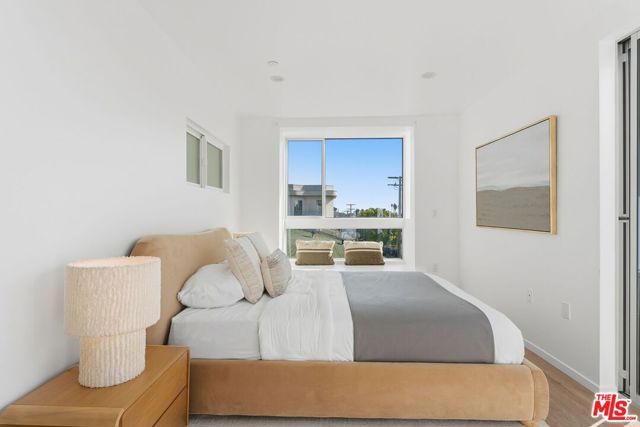 1244 14th Street E, Santa Monica, CA 90404