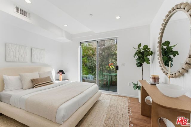 1244 14th Street E, Santa Monica, CA 90404