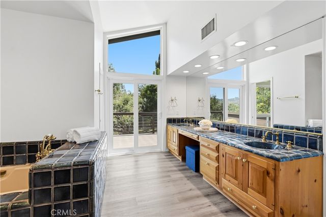 23216 PARK ESPERANZA, Calabasas, CA 91302