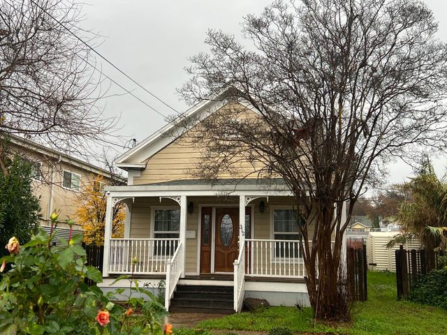 312 S Church St, Ione, CA 95640