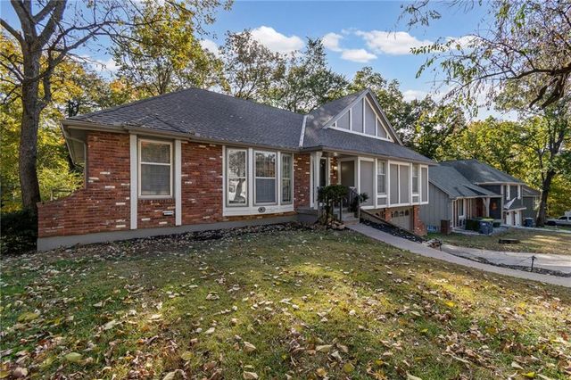 523 Lancelot Drive, Liberty, MO 64068