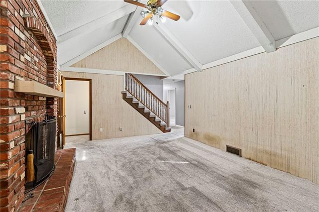 523 Lancelot Drive, Liberty, MO 64068