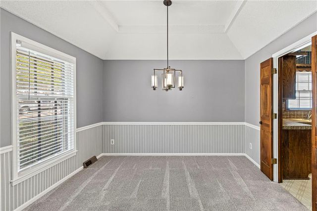 523 Lancelot Drive, Liberty, MO 64068