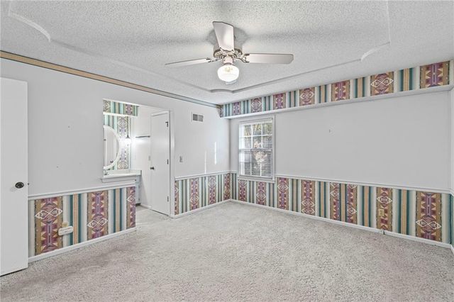 523 Lancelot Drive, Liberty, MO 64068