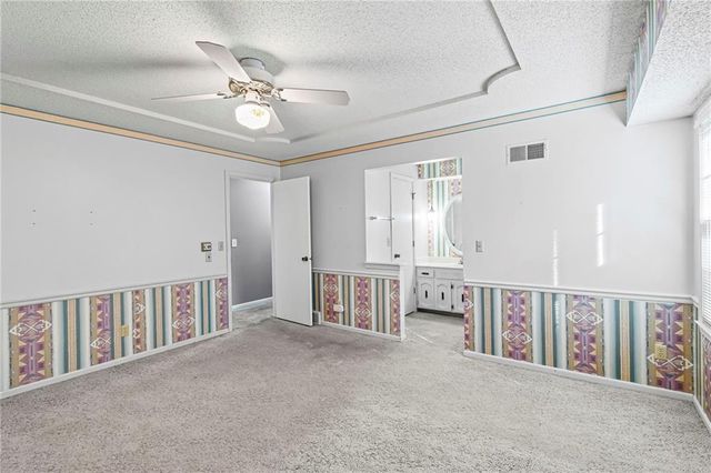 523 Lancelot Drive, Liberty, MO 64068