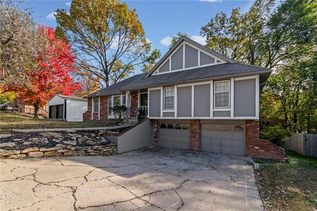 523 Lancelot Drive, Liberty, MO 64068