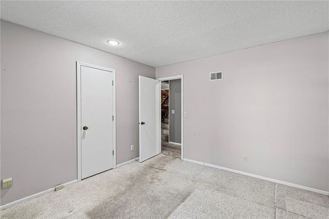 523 Lancelot Drive, Liberty, MO 64068