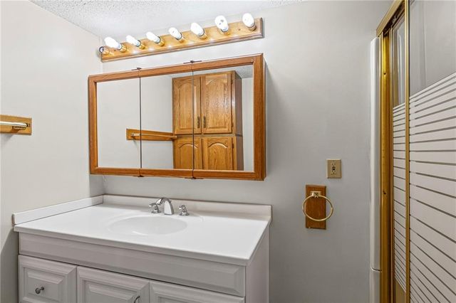 523 Lancelot Drive, Liberty, MO 64068