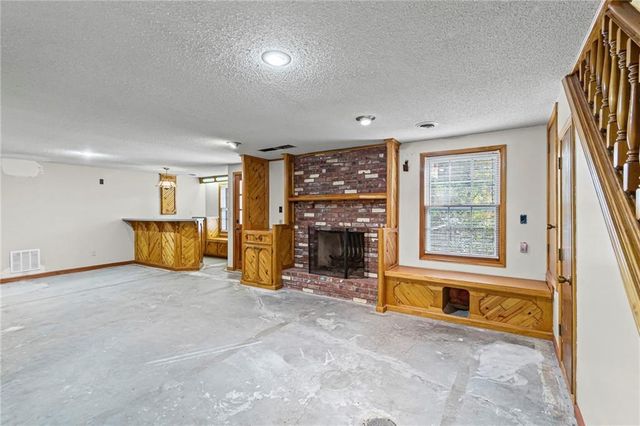 523 Lancelot Drive, Liberty, MO 64068