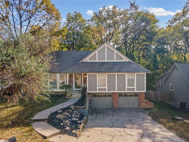 523 Lancelot Drive, Liberty, MO 64068