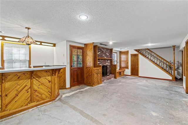 523 Lancelot Drive, Liberty, MO 64068