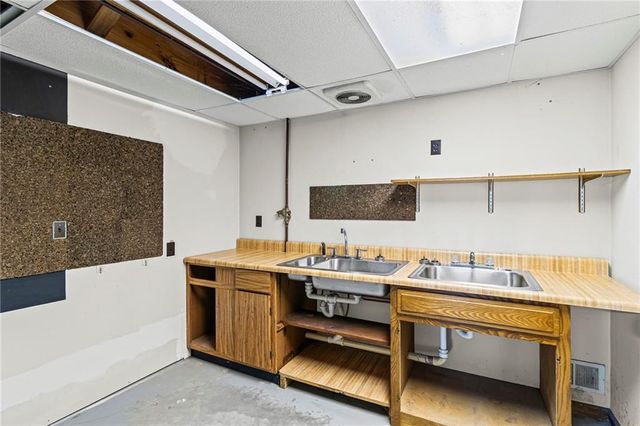 523 Lancelot Drive, Liberty, MO 64068