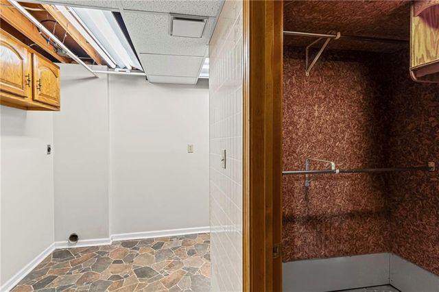 523 Lancelot Drive, Liberty, MO 64068