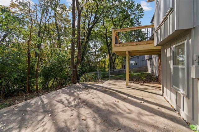 523 Lancelot Drive, Liberty, MO 64068