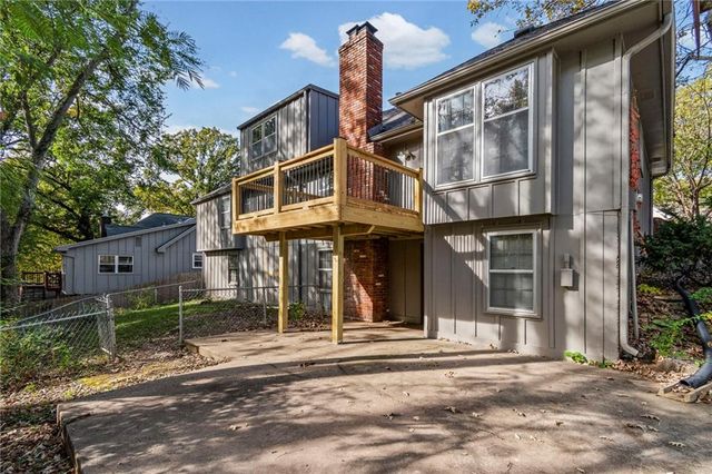 523 Lancelot Drive, Liberty, MO 64068