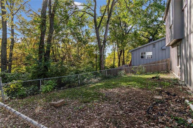 523 Lancelot Drive, Liberty, MO 64068