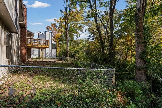 523 Lancelot Drive, Liberty, MO 64068