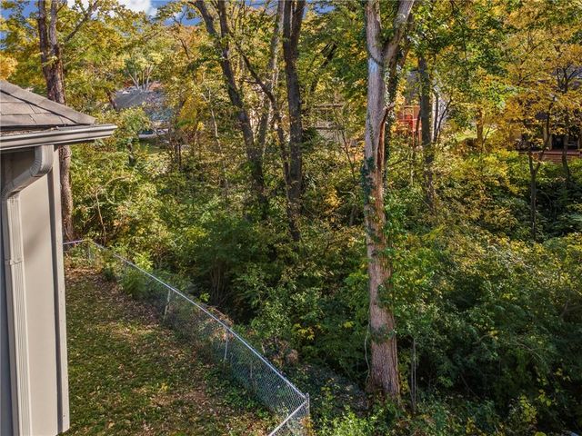 523 Lancelot Drive, Liberty, MO 64068