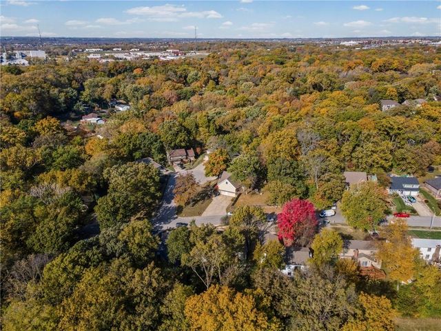 523 Lancelot Drive, Liberty, MO 64068