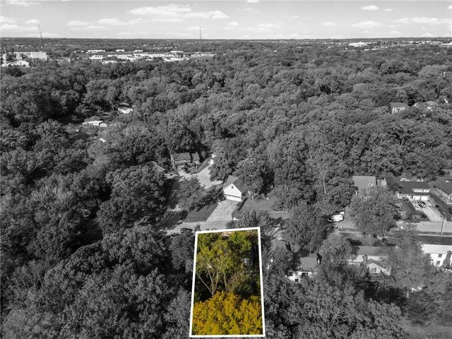 523 Lancelot Drive, Liberty, MO 64068