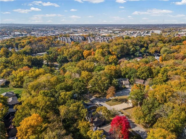 523 Lancelot Drive, Liberty, MO 64068