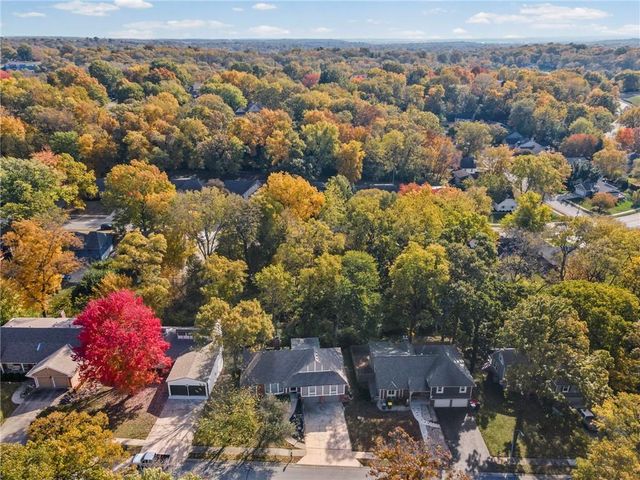 523 Lancelot Drive, Liberty, MO 64068