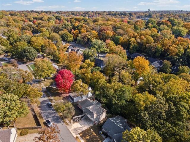 523 Lancelot Drive, Liberty, MO 64068