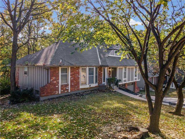 523 Lancelot Drive, Liberty, MO 64068