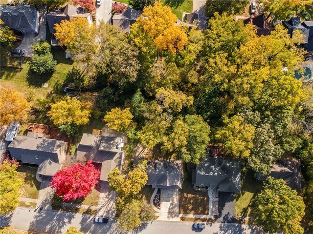 523 Lancelot Drive, Liberty, MO 64068