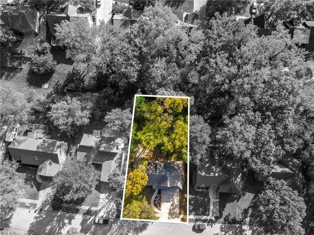 523 Lancelot Drive, Liberty, MO 64068