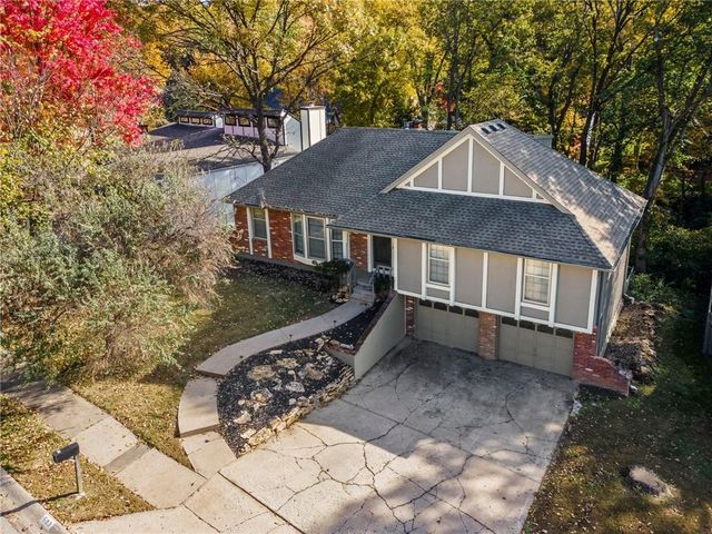 523 Lancelot Drive, Liberty, MO 64068