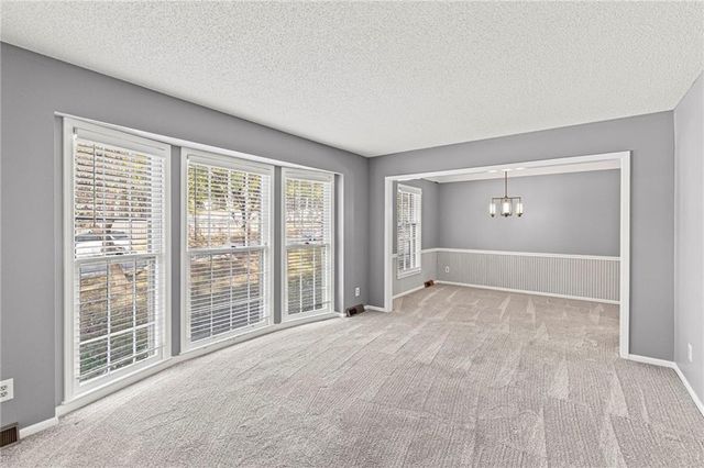 523 Lancelot Drive, Liberty, MO 64068