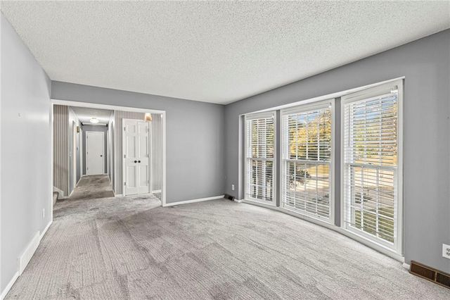 523 Lancelot Drive, Liberty, MO 64068