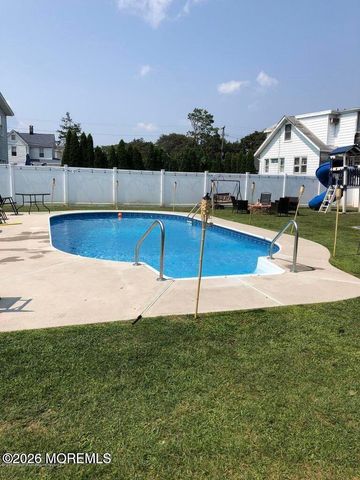 317 Roosevelt Avenue, Oakhurst, NJ 07755