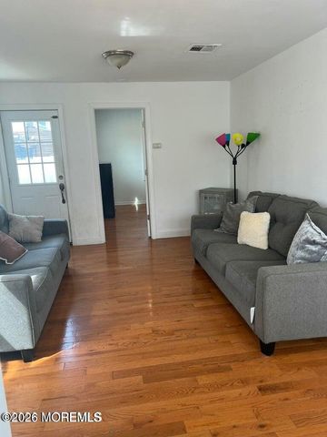 317 Roosevelt Avenue, Oakhurst, NJ 07755