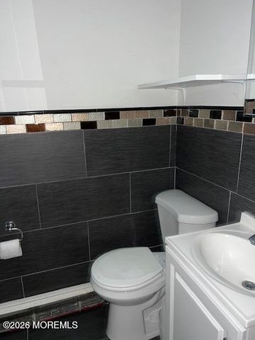 317 Roosevelt Avenue, Oakhurst, NJ 07755