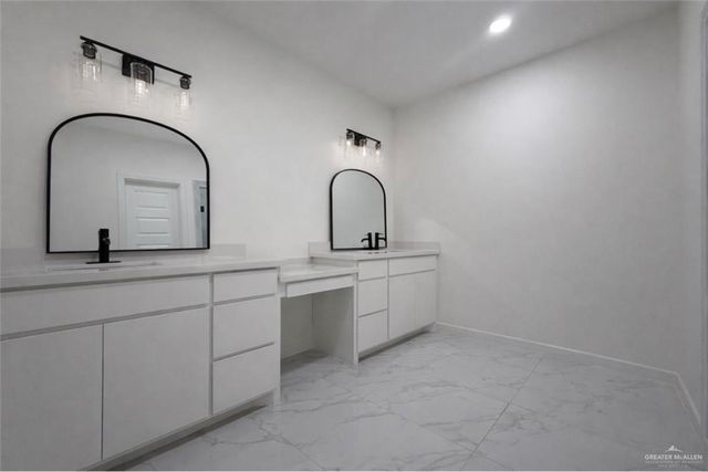 901 La Laguna Road, Mission, TX 78572