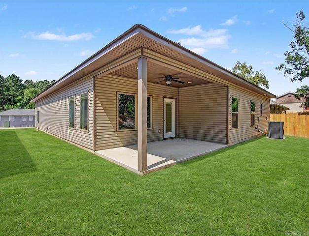 111 Glock Lane, Hot Springs, AR 71913
