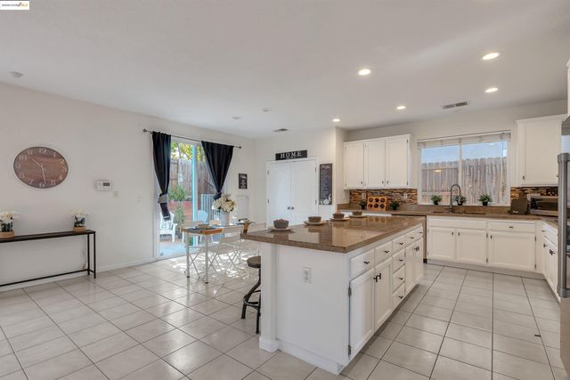 166 Rangewood Dr, Pittsburg, CA 94565