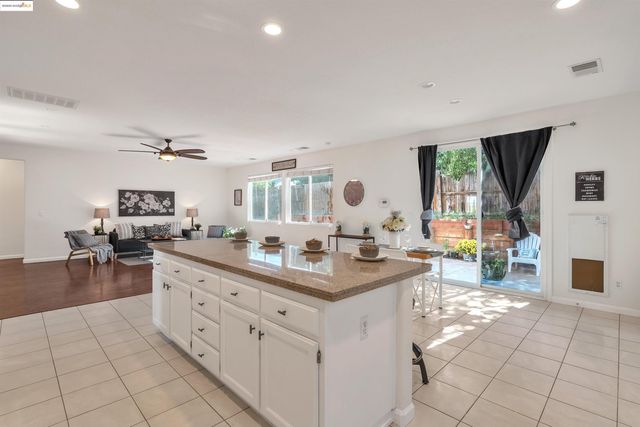 166 Rangewood Dr, Pittsburg, CA 94565