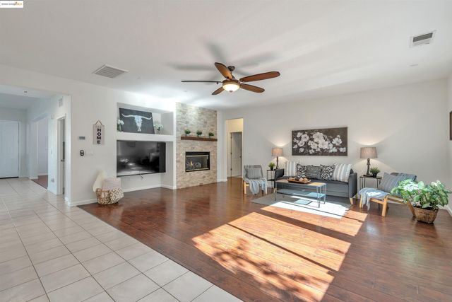 166 Rangewood Dr, Pittsburg, CA 94565