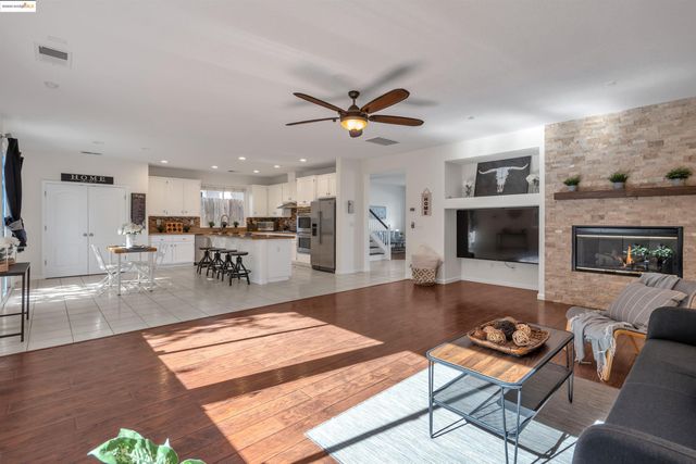 166 Rangewood Dr, Pittsburg, CA 94565